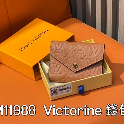 【原单精品】M11988棕色全皮 三折钱包系列 這款Victorine錢包