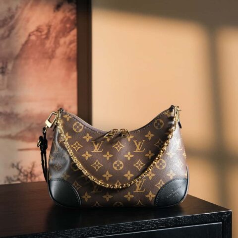 LV 𝐁𝐎𝐔𝐋𝐎𝐆𝐍𝐄芯片菱形跳动牛角包系列#M𝟒𝟓𝟖𝟑𝟏