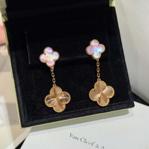 ❗️CNC版本❗️ ☀️Van Cleef &Arpels 梵克雅宝粉贝镭雕四叶草耳拍耳环耳钉 ☀