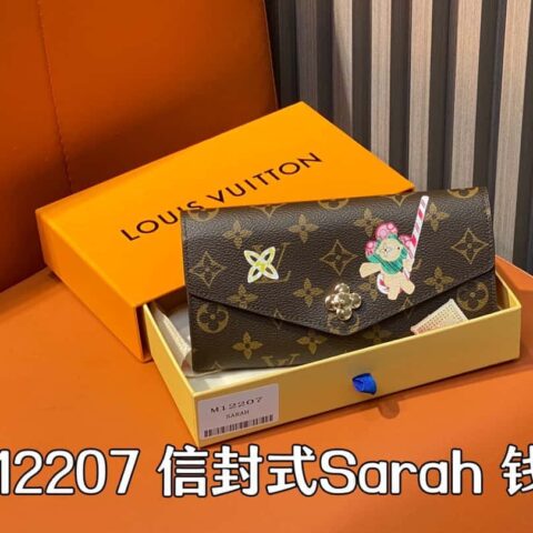 【原单精品】M12207红色 圣诞款 翻盖钱包系列 信封式Sarah 钱夹