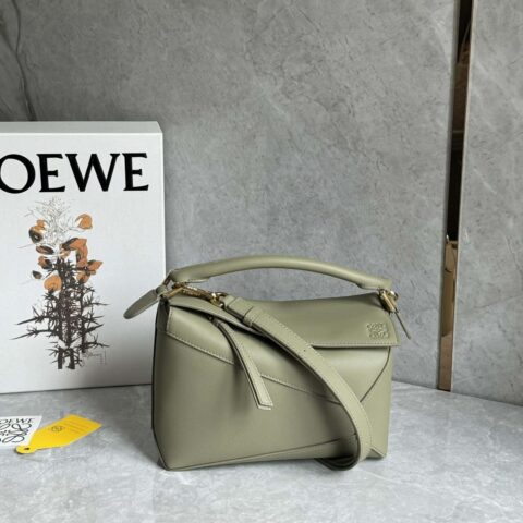 LOEWE最新做法高级桉树绿puzzle 出货🎉0681
