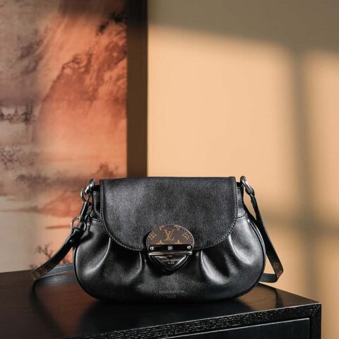 LV 𝐒𝐔𝐍𝐒𝐄𝐓 𝐕𝐈𝐁𝐄 芯片跳动码元宝包系列#M𝟏𝟐𝟏𝟗𝟐