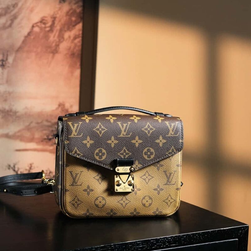 LV M11941 Pochette Métis Backpack