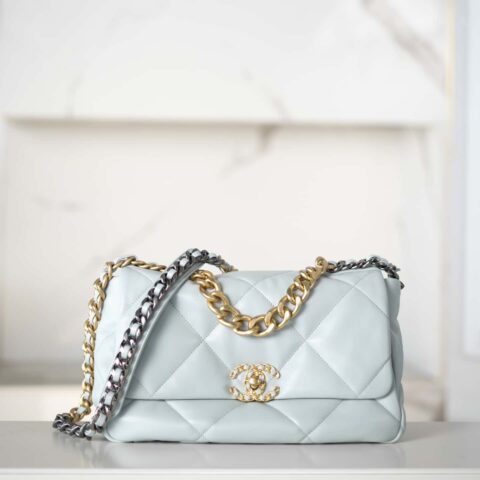 𝗖𝗛𝗔𝗡𝗘𝗟 ❶❾ 𝗕𝗔𝗚 中号 浅蓝色 AS1161