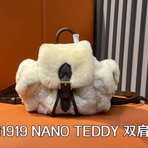 M11919米白色 毛绒双肩包系列 当季新款 NANO TEDDY 双肩包  LV Ski 系列