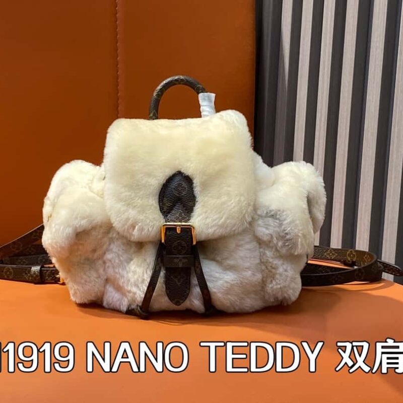 M11919米白色 毛绒双肩包系列 当季新款 NANO TEDDY 双肩包  LV Ski 系列