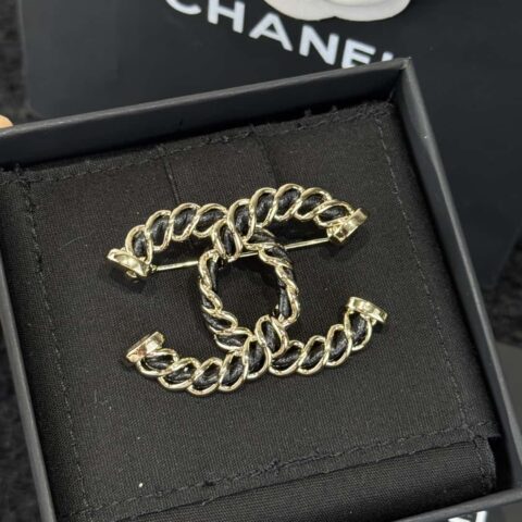 ❗️新品❗️☀️新款☑️ 香奈儿双c黑皮绳胸针 ☀️