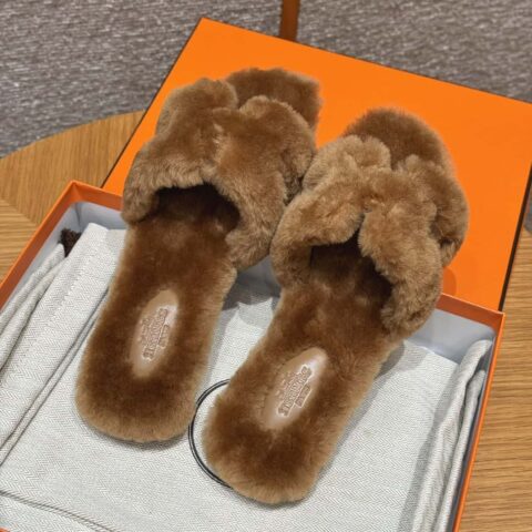 HERMES 181 Oran 凉拖 卡其色/khaki 羊毛皮/woolskin