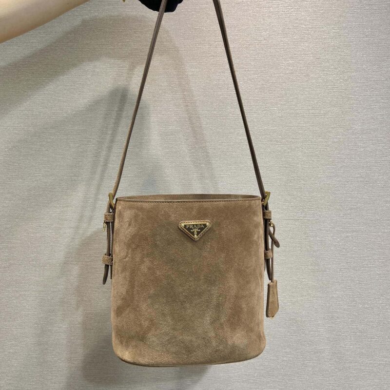 PRADA🎉新款水桶包🎉1BE078绒皮大号🎉🎉