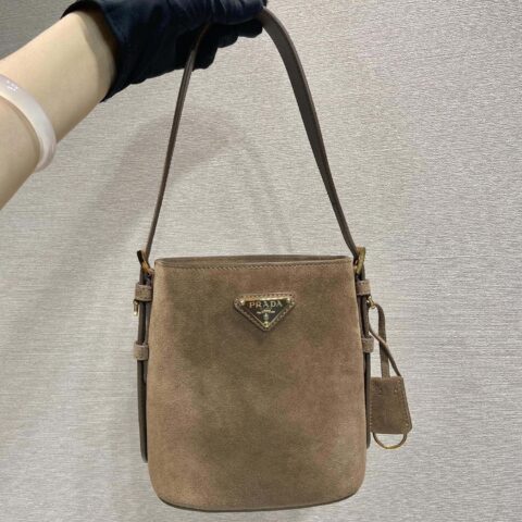 PRADA🎉新款水桶包🎉1BE078A绒皮小号🎉🎉