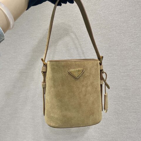 PRADA🎉新款水桶包🎉1BE078A绒皮小号🎉🎉肉桂色