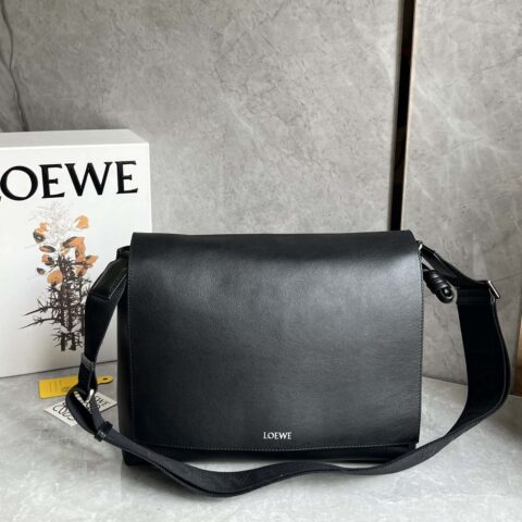 LOEWE 罗家🌟亮面柔软牛皮革Flamenco satchel邮差包 0901黑色