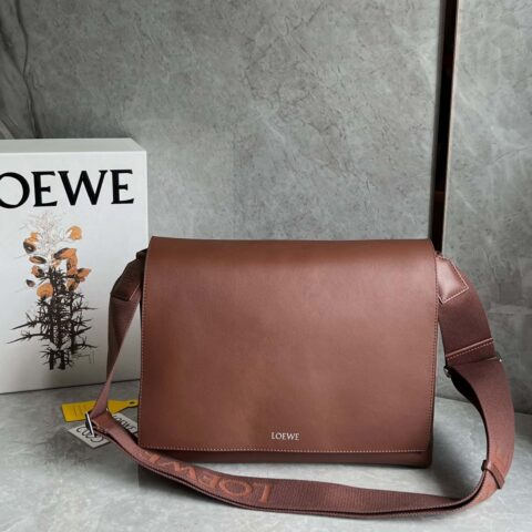 LOEWE 罗家🌟亮面柔软牛皮革Flamenco satchel邮差包 0901棕色