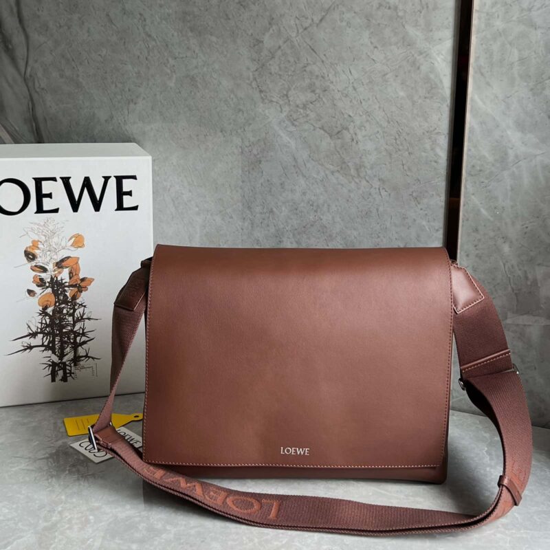 LOEWE 罗家🌟亮面柔软牛皮革Flamenco satchel邮差包 0901棕色