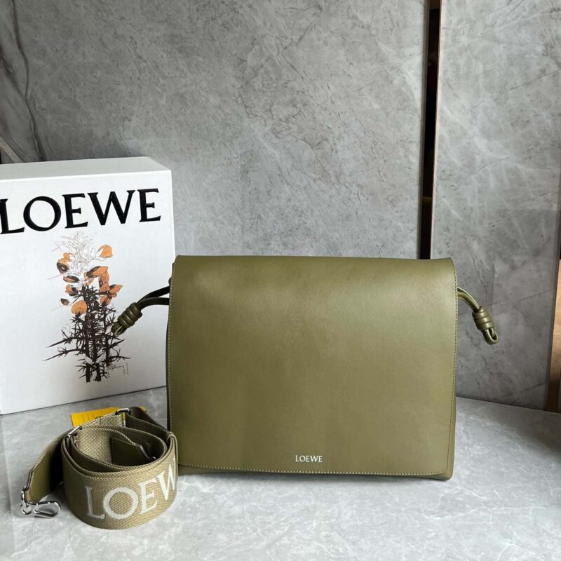 LOEWE 罗家🌟亮面柔软牛皮革Flamenco satchel邮差包 0901绿色