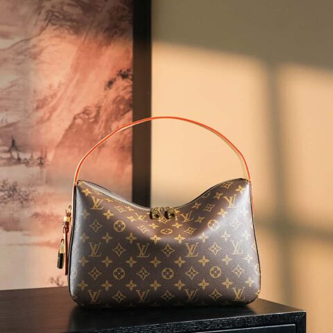 LV 𝐒𝐋𝐎𝐔𝐂𝐇𝐘芯片菱形跳动码系列#M𝟏𝟏𝟗𝟓𝟐
