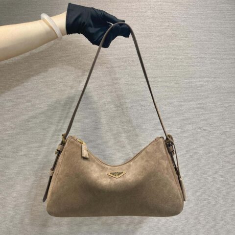 PRADA🎉新款Aimee腋下包🎉1BC229小号绒皮🎉🎉