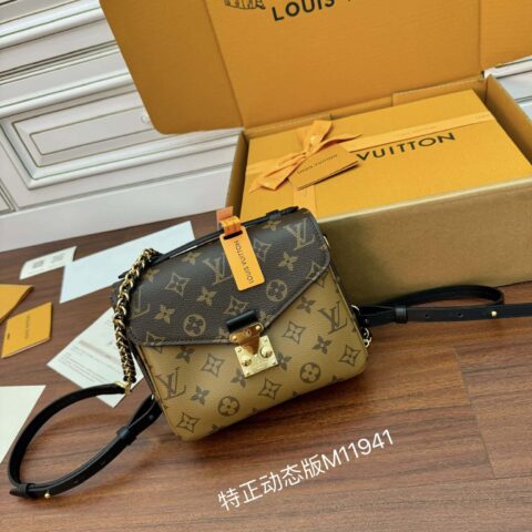 LV M11941 POCHETTE MÉTIS BACKPACK 手袋