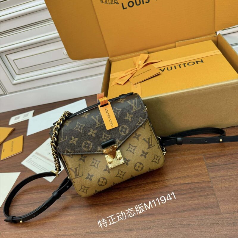 LV M11941 POCHETTE MÉTIS BACKPACK 手袋