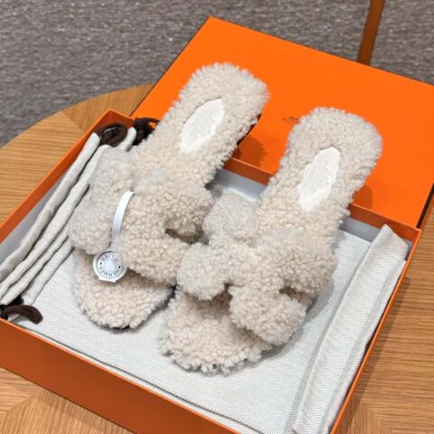 HERMES 181 Oran 凉拖 奶昔白/Craie 羊毛皮/woolskin