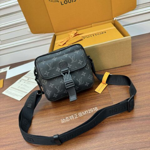 LV M12518 Getaway Messenger