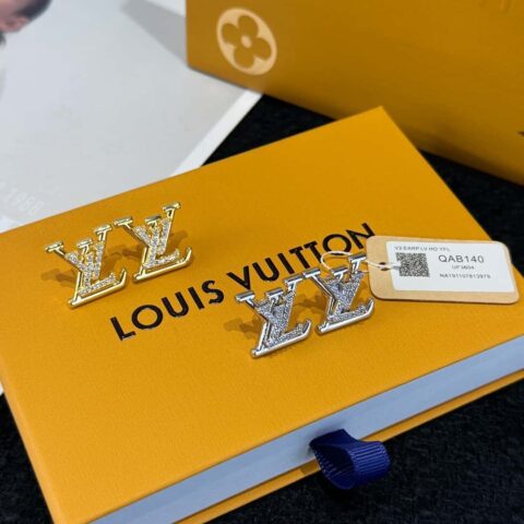 ❗️新品❗️ ☀Louis Vuitton 路易威登LV满钻字母耳钉耳环 ☀