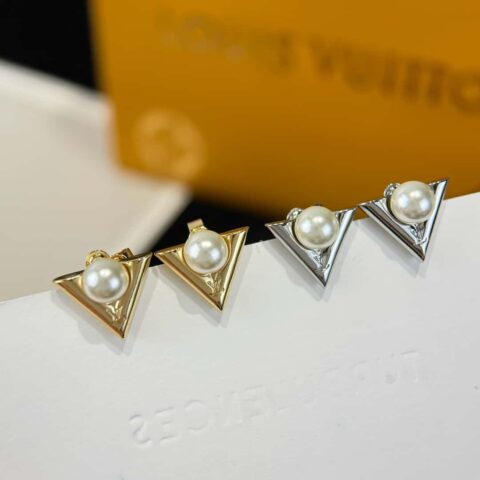 ❗️新品❗️ ☀Louis Vuitton 路易威登LV字母V珍珠耳钉耳环 ☀
