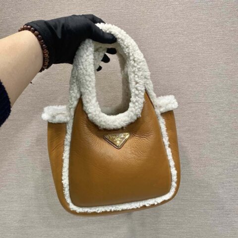 PRADA🎉羊皮毛水桶包🎉1BA349新品🎉🎉