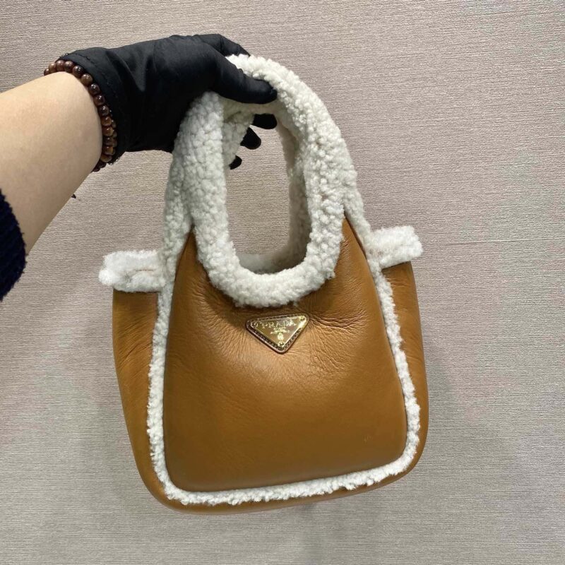 PRADA🎉羊皮毛水桶包🎉1BA349新品🎉🎉