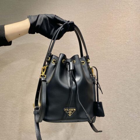 PRADA🎉小牛皮水桶包🎉1BE067新品🎉🎉