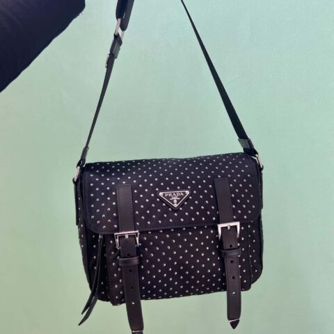 PRADA🎉铆钉邮差包🎉1BD382新品🎉🎉