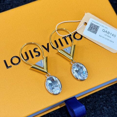 ❗️新品❗️  ☀Louis Vuitton 路易威登V字母耳钉耳环 ☀