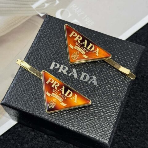 ❗️新品❗️ ☀️PRADA 普拉达三角标 发夹发卡 ☀️