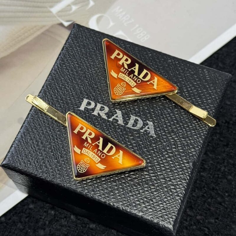 ❗️新品❗️ ☀️PRADA 普拉达三角标 发夹发卡 ☀️