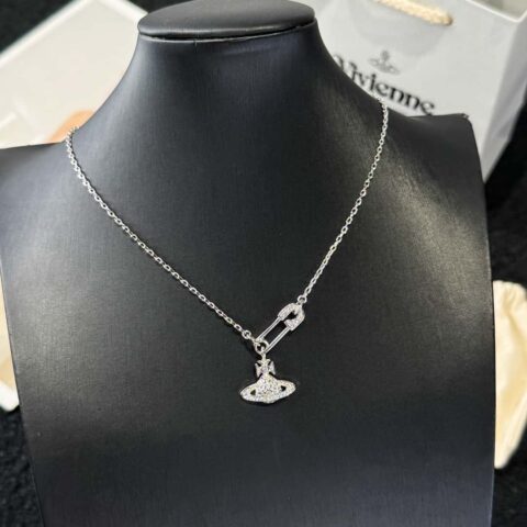 ❗️新品❗️ 新款☑️ Vivienne Westwood西太后别针满钻土星项链