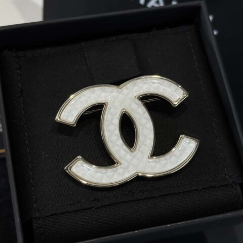 ❗️新品❗️ ☀️新款☑️ 香奈儿双c亚克力胸针 ☀️