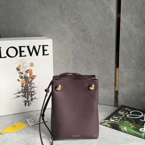 LOEWE 罗家新品Pebble Pouch 0905酒红