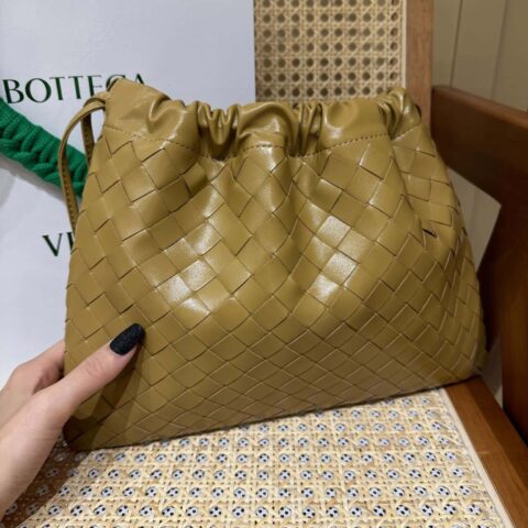 BV 中号Dustbag手拿包 796728松果棕