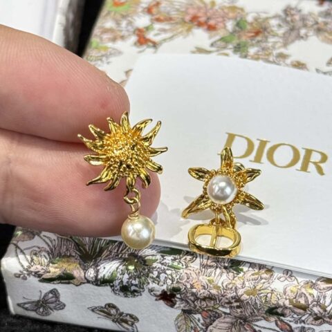 ❗️新品❗️☀️新款☑️ 迪奥Dior珍珠CD向日葵耳钉耳环 ☀️