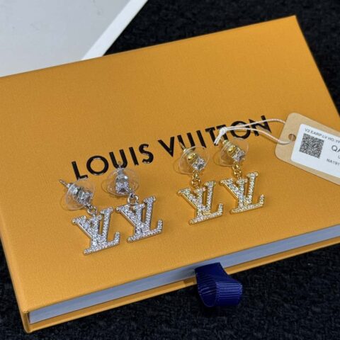 ❗️新品❗️ ☀原单货 ☀Louis Vuitton 路易威登LV满钻字母耳钉耳环 ☀