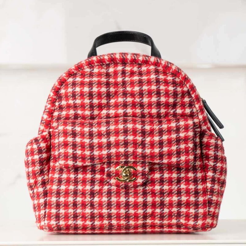 𝗖𝗛𝗔𝗘𝗡𝗟✦ 24N 𝗖𝗼𝗰𝗼𝗡𝗲𝗶𝗴𝗲 '红格纹双肩包🎒AS5053