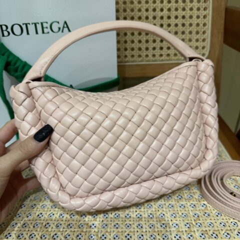 BV 小号Cobble手提包 805739浮雕粉