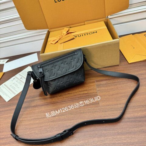 LV M12636 Pulse Wearable Wallet