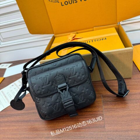 LV M12516 Getaway Messenger