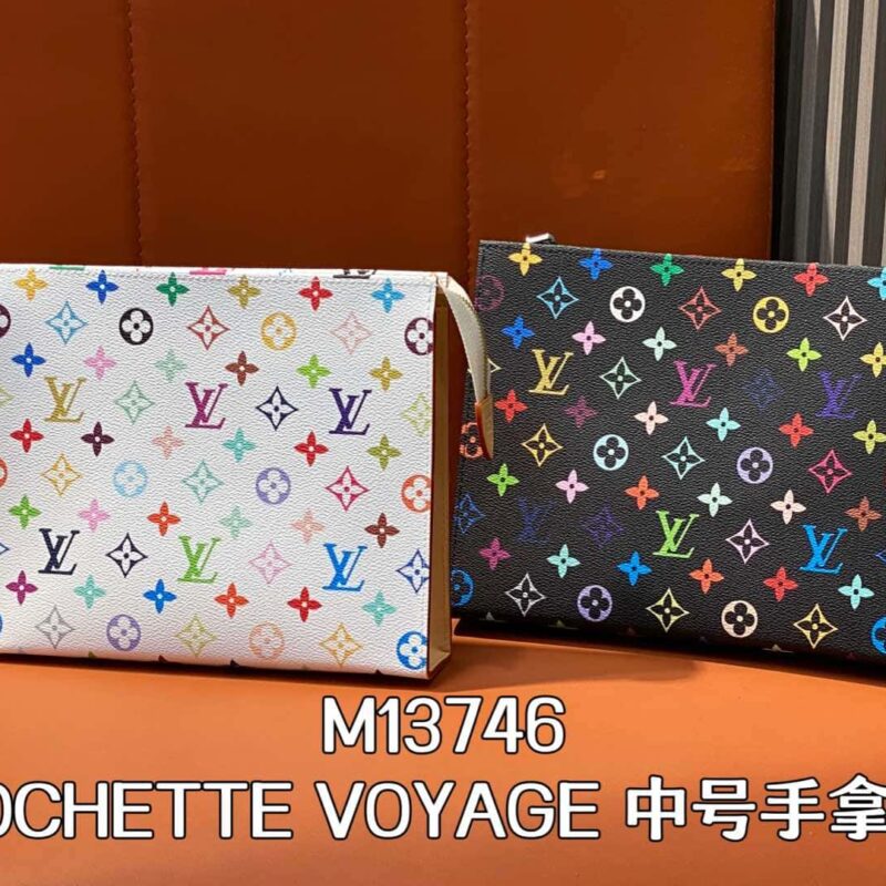【原单精品】M13746白彩 手包POCHETTE VOYAGE 中号手拿包