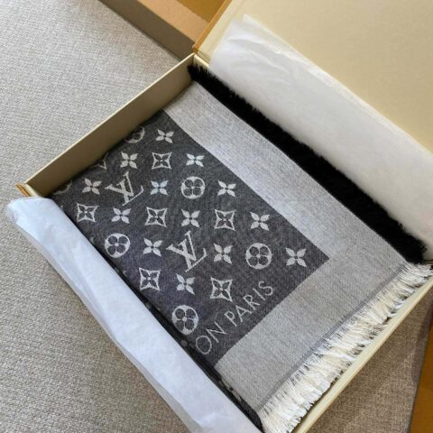 𝐋𝐨𝐮𝐢𝐬 𝐕𝐮𝐢𝐭𝐭𝐨ɴ•『shine monogram围巾披肩』M71378