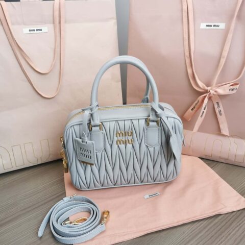 5BB124：MiuMiu新品too pretty保龄球手袋 蓝色 Arcadie Matelassé软羊革手袋