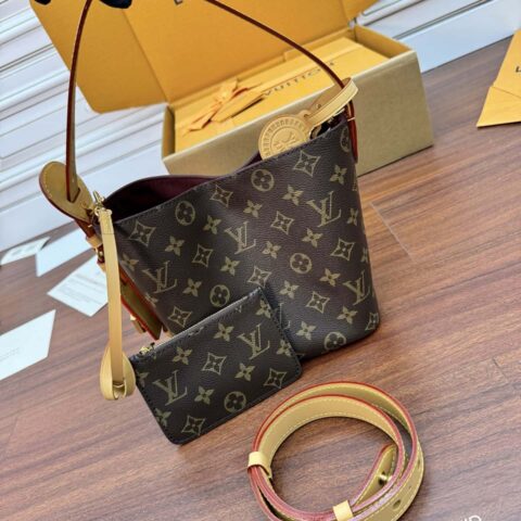 LV M12925 NEW All In BB