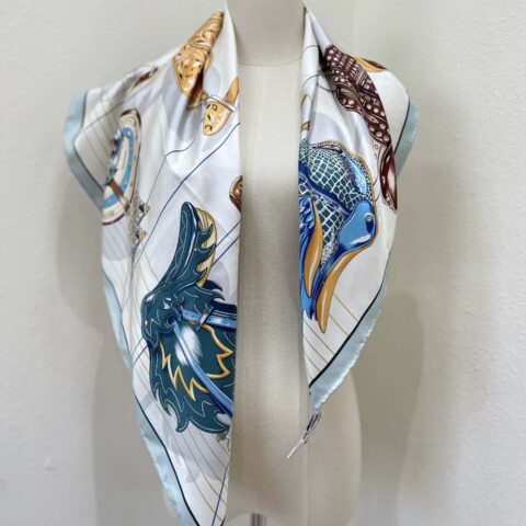 HERMES『鞍上世界90方巾』