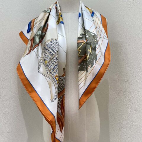 HERMES『鞍上世界90方巾』